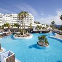Santa Barbara Golf & Ocean Club is located 100 metres from the beach in southern Tenerife. It offers an outdoor pool, spa with hot tub and sauna and apartments with a private balcony.