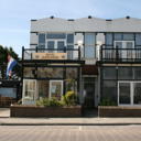 Hotel Doppenberg offers spacious accommodation with flat-screen cable TV, bright décor and free Wi-Fi in the centre of Zandvoort, also known as the "Amsterdam Beach", only 450 metres from the beach and dunes.