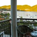 Centrally located in Skiathos Town, family-run Fresh Studios are only 70 metres from the new port and 400 metres from Plakes Beach.