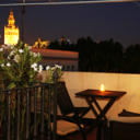 Hostal Monet is situated in the centre of Sevilles old town, 500 metres from the Giralda and Cathedral. This guest house features a restaurant, roof-top terrace and rooms with satellite TV.