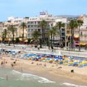 Subur is situated on the seafront promenade of Sitges, metres from the beach and the old town. It includes free Wi-Fi, a sports bar and air-conditioned rooms with satellite TV.