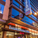 Located in the heart of the Chicago city centre, this hotel is within 5 minutes walk from the luxury shops of Michigan Avenue and the banks of the Chicago River.