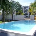 Just 5 minutes walk from Brisbane River, The Queensland Motel offers accommodation with a private balcony or patio. It features a palm-fringed swimming pool, a sunny terrace and barbecue facilities.